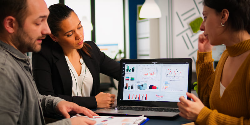 Team learning AI-driven SEO strategy for local stores.