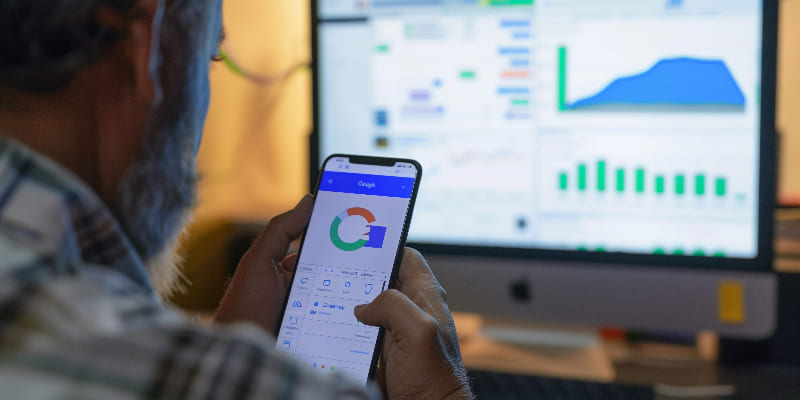 Artificial intelligence optimizing ad performance.